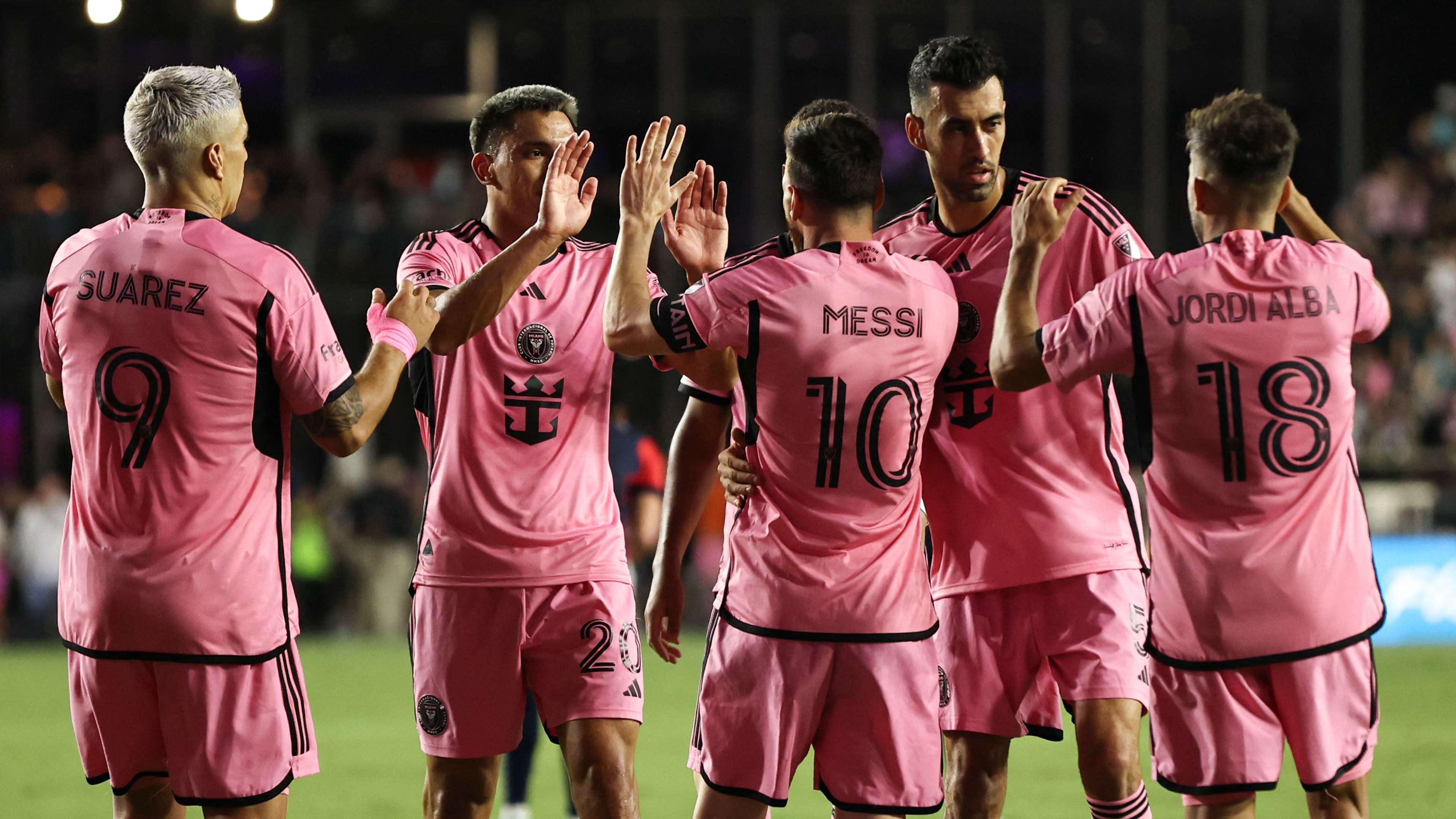 两位选手在 两位选手在